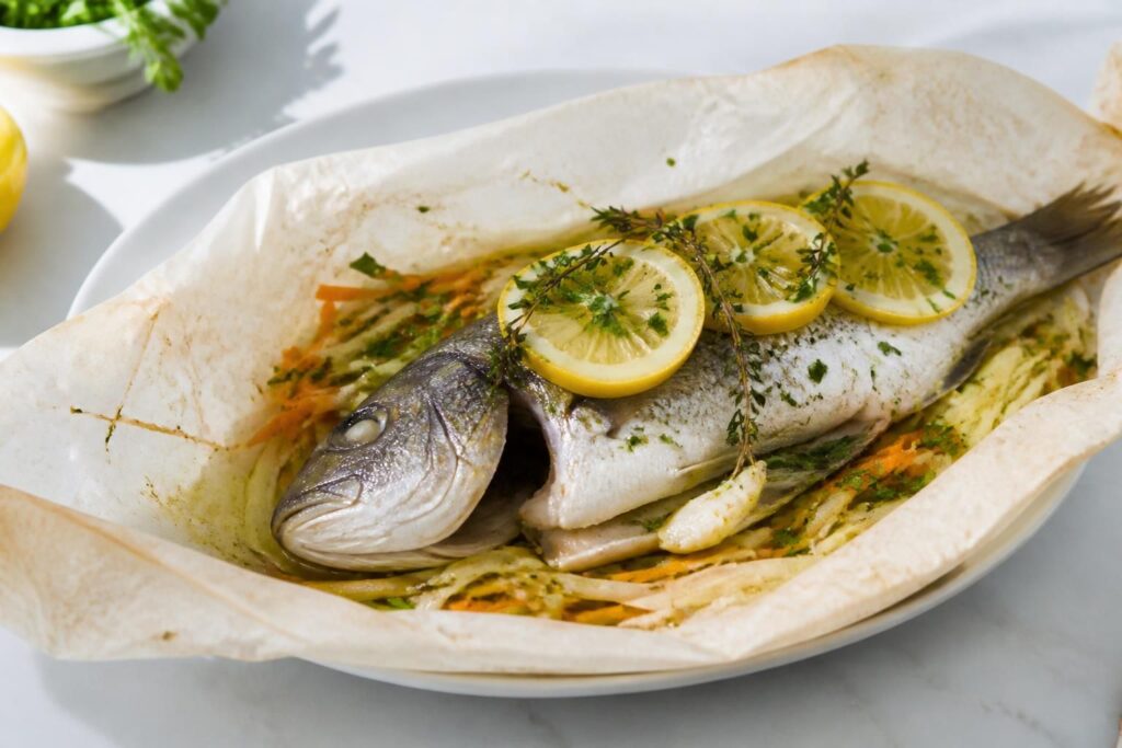 découvrez nos astuces pour réussir la cuisson de votre poisson en papillote au four, pour un plat savoureux, léger et plein de fraîcheur.